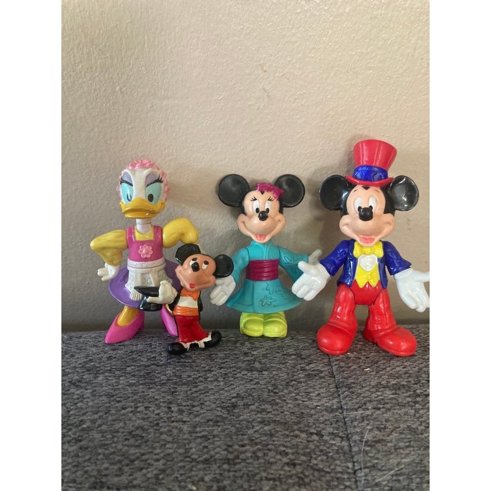 Vintage Mickey and Minnie figures‎